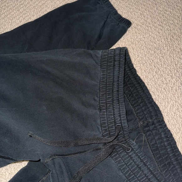 Lululemon sweatpants size 6 low rise - Picture 3 of 5